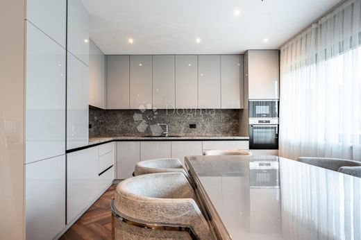 Luxury Apartment for sale in Rovinj, 749 000 €, Photo 1