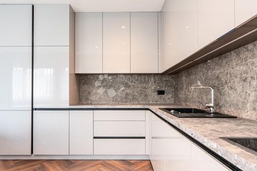 Luxury Apartment for sale in Rovinj, 749 000 €, Photo 3