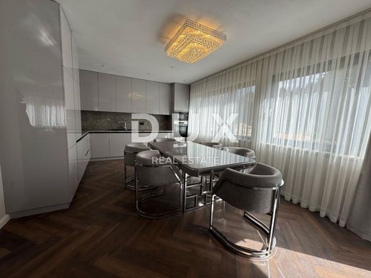 Luxury Apartment for sale in Rovinj, 669 000 €, Photo 2