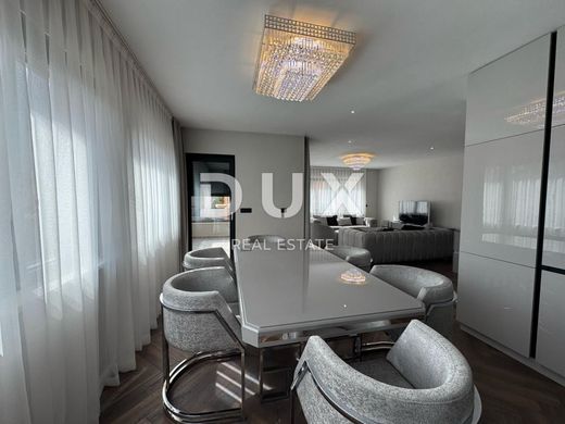 Luxury Apartment for sale in Rovinj, 669 000 €, Photo 3