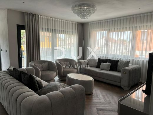 Luxury Apartment for sale in Rovinj, 669 000 €, Photo 4