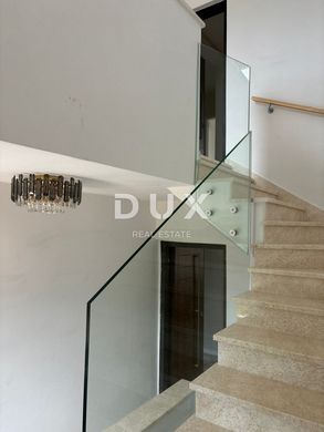 Luxury Apartment for sale in Rovinj, 749 000 €, Photo 5