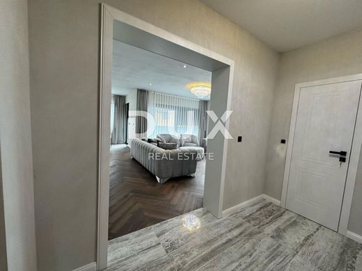 Luxury Apartment for sale in Rovinj, 669 000 €, Photo 7