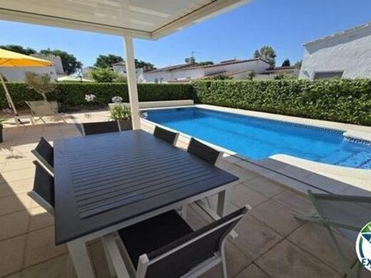 Maison de luxe à vendre à Empuriabrava, 570 000 €, Photo 1