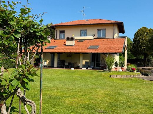 Luxury House for sale in Villa Guardia, 490 000 €, Photo 1