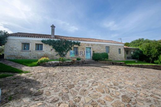 Luxury House for sale in Arzachena, 1 300 000 €, Photo 1