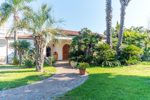 Luxury House for sale in Lecce, 615 000 €, Photo 1