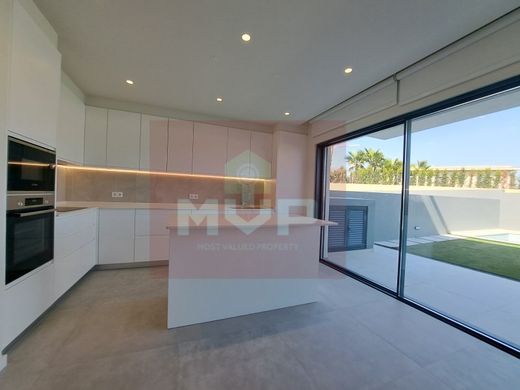 Luxury House for sale in Faro, 950 000 €, Photo 1