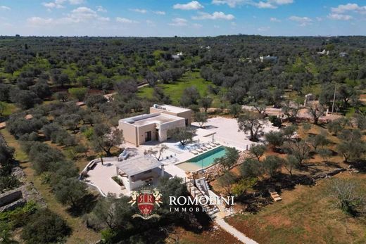 Luxury House for sale in Ostuni, 850 000 €, Photo 1