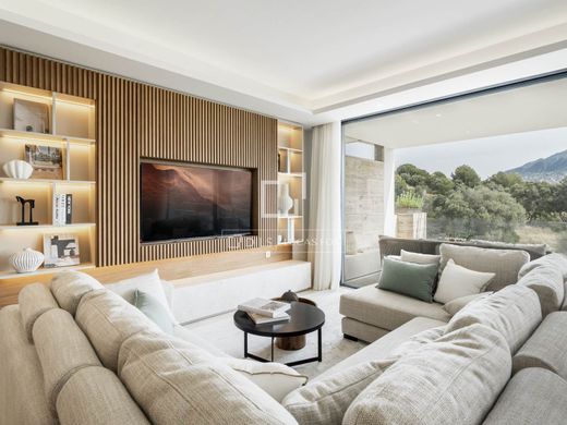 Luxury Apartment for sale in Nueva Andalucia, 1 185 930 €, Photo 2