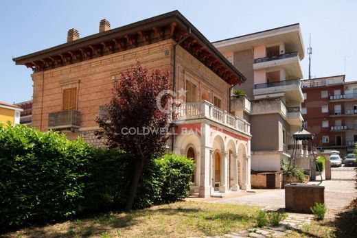 Luxury House for sale in Campobasso, 700 000 €, Photo 5