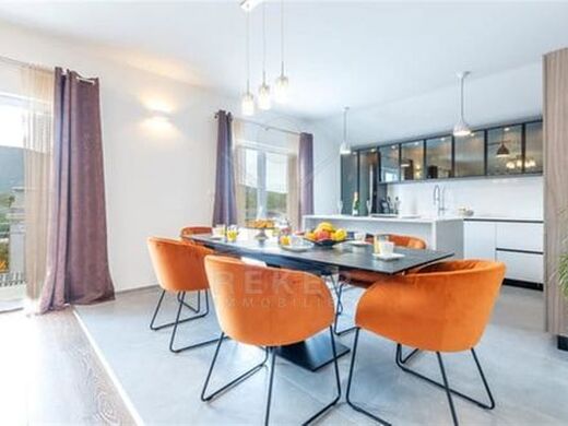 Maison de luxe à vendre à Omiš, 690 000 €, Photo 4