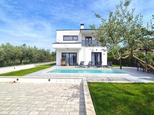 Maison de luxe à vendre à Porec, 650 000 €, Photo 2
