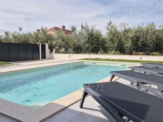 Maison de luxe à vendre à Porec, 650 000 €, Photo 6