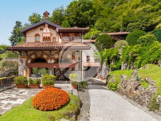 Luxury Apartment for sale in Menaggio, 1 450 000 €, Photo 1