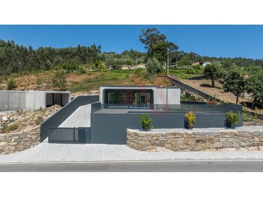 Maison de luxe à vendre à Guimarães, 440 000 €, Photo 1