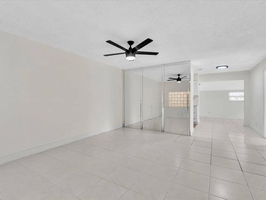 Luxury House for sale in Hollywood, 462 702 €, Photo 6