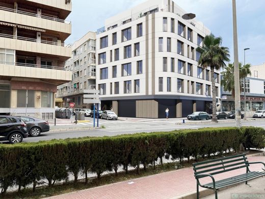 Luxury Apartment for sale in Torrevieja, 470 000 €, Photo 1