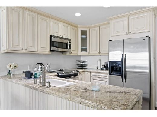 Luxury Apartment for sale in Los Angeles, 567 614 €, Photo 2