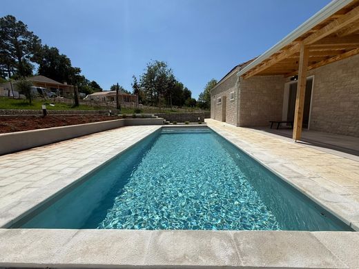 Maison de luxe à vendre à Motovun, 760 000 €, Photo 4