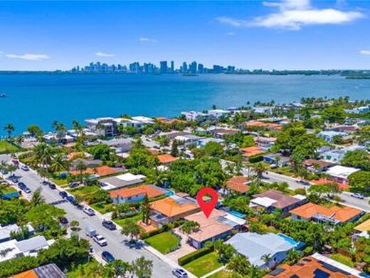 Luxury House for sale in North Bay Village, 853 555 €, Photo 2