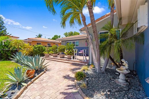 Luxury House for sale in North Bay Village, 853 555 €, Photo 7