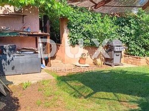 Luxury Apartment for sale in Rovinj, 810 000 €, Photo 1