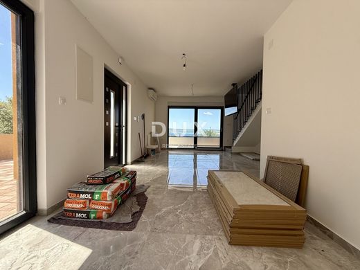 Appartement de luxe à vendre à Crikvenica, 400 000 €, Photo 4