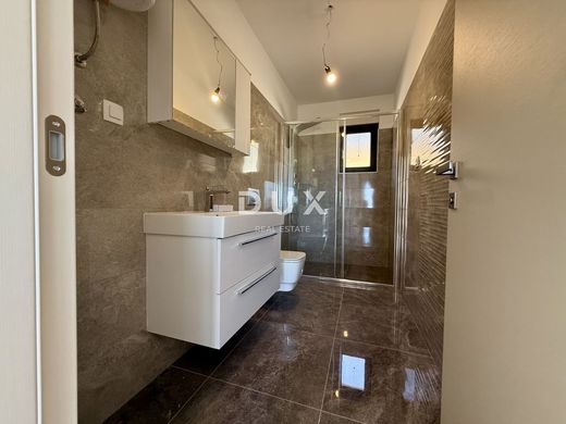 Appartement de luxe à vendre à Crikvenica, 400 000 €, Photo 6