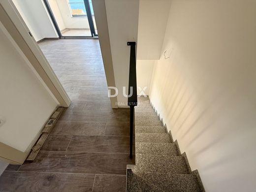 Appartement de luxe à vendre à Crikvenica, 400 000 €, Photo 7