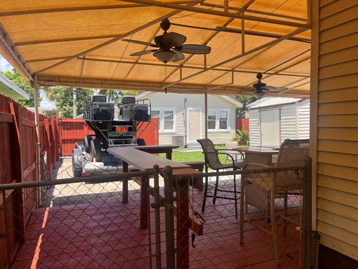 Luxury House for sale in Hollywood, 447 884 €, Photo 4