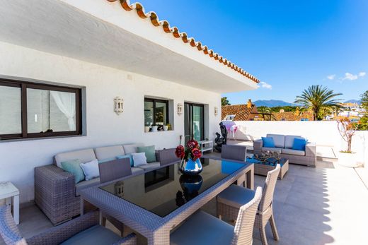 Luxury Apartment for sale in Castillo de La Duquesa, 1 825 000 €, Photo 2