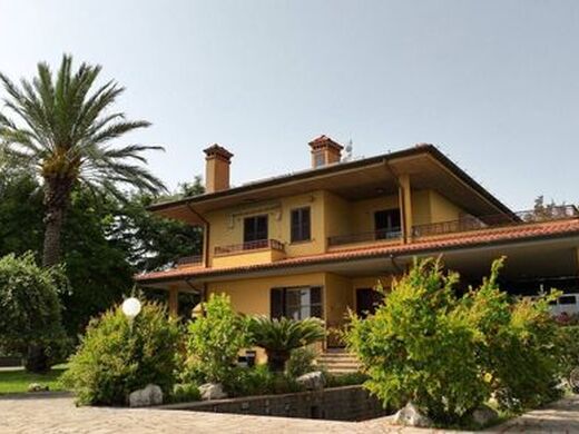 Luxury House for sale in Velletri, 695 000 €, Photo 1