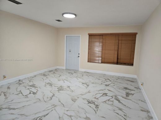 Luxury House for sale in Hollywood, 454 117 €, Photo 2