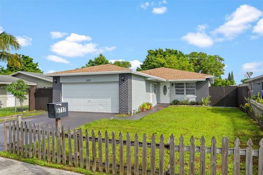 Luxury House for sale in Hollywood, 505 624 €, Photo 2