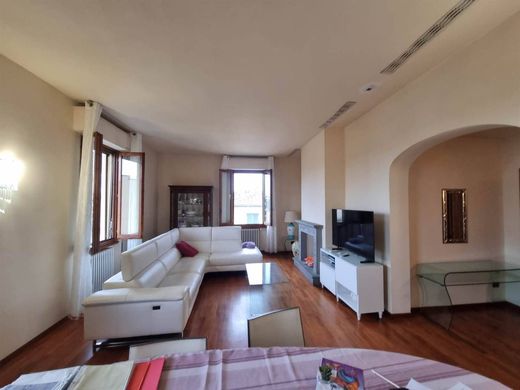Luxury Apartment for sale in Florence, 980 000 €, Photo 1
