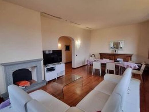 Luxury Apartment for sale in Florence, 980 000 €, Photo 2
