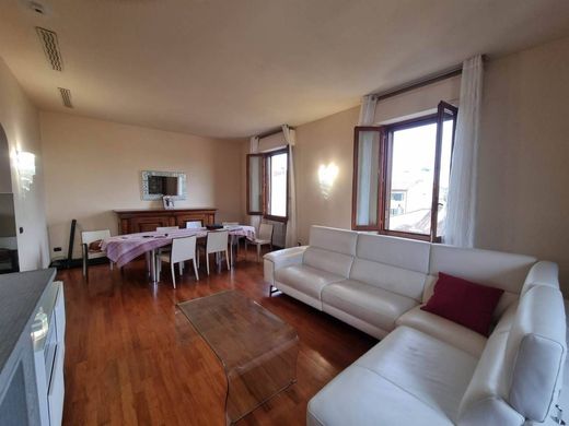 Luxury Apartment for sale in Florence, 980 000 €, Photo 3