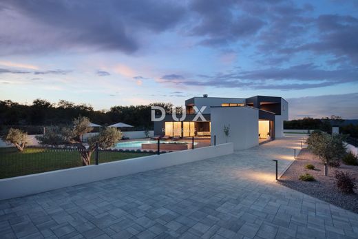 Luxury House for sale in Labin, 0 €, Photo 1