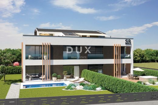 Luxury Apartment for sale in Rovinj, 660 000 €, Photo 1