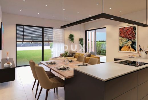 Luxury Apartment for sale in Rovinj, 660 000 €, Photo 2