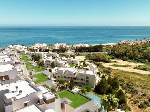 Luxury Apartment for sale in Estepona, 620 000 €, Photo 1