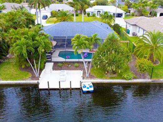 Luxury House for sale in Cape Coral, 451 720 €, Photo 2