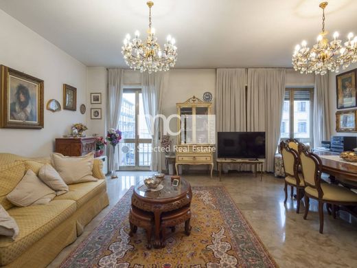 Luxury Apartment for sale in Milan, 1 150 000 €, Photo 2