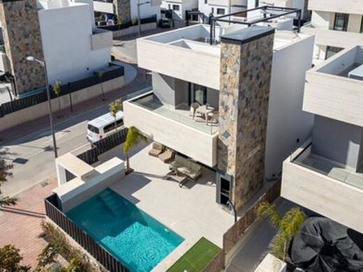 Luxury House for sale in Los Alcázares, 555 000 €, Photo 1