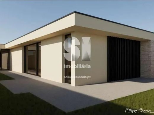 Luxury House for sale in Aver-O-Mar, 473 000 €, Photo 1