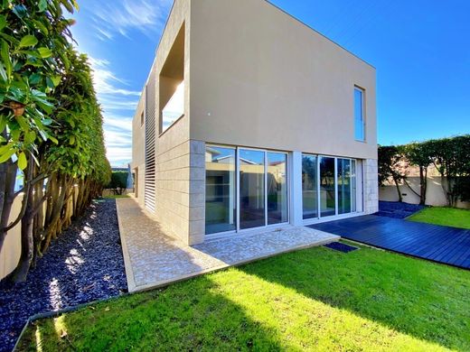 Maison de luxe à vendre à Trofa, 695 000 €, Photo 2