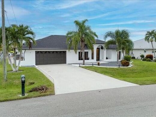Luxury House for sale in Cape Coral, 943 431 €, Photo 2