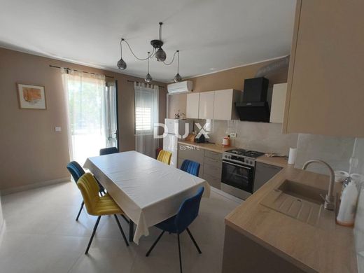 Luxury Apartment for sale in Rovinj, 379 000 €, Photo 1