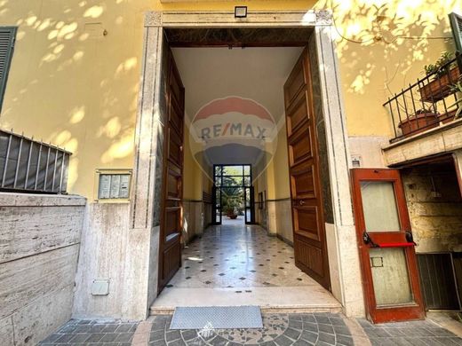 Luxury Apartment for sale in Naples, 660 000 €, Photo 2